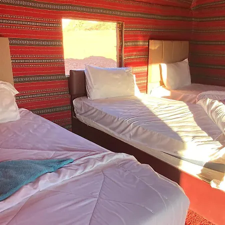 Wadi Rum Crescent Camp & Tours 瓦迪拉姆 外观 照片