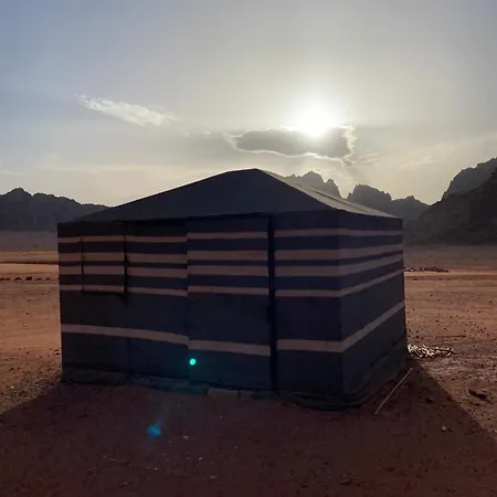 Wadi Rum Crescent Camp & Tours 瓦迪拉姆 外观 照片
