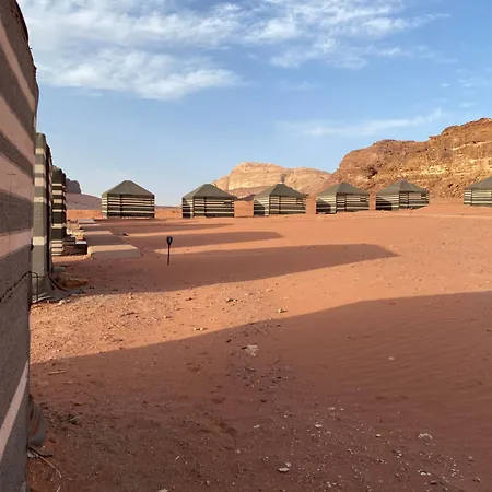 Wadi Rum Crescent Camp & Tours 瓦迪拉姆 外观 照片