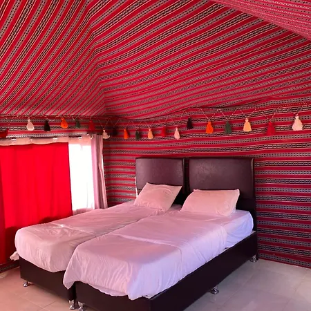 Wadi Rum Crescent Camp & Tours 瓦迪拉姆 外观 照片