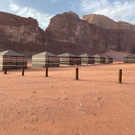 Wadi Rum Crescent Camp & Tours 瓦迪拉姆 外观 照片