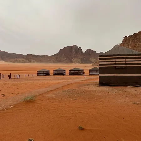 Wadi Rum Crescent Camp & Tours 瓦迪拉姆 外观 照片