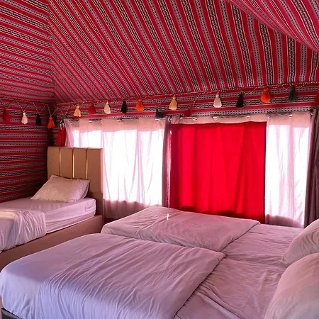 Wadi Rum Crescent Camp & Tours 瓦迪拉姆 外观 照片