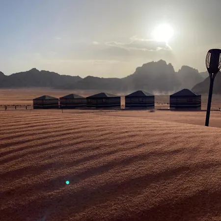 Wadi Rum Crescent Camp & Tours 瓦迪拉姆 外观 照片