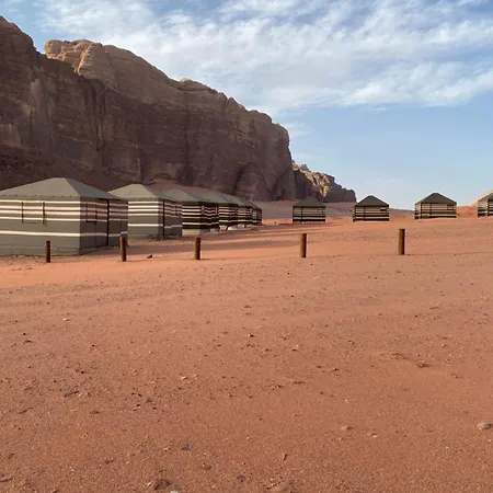 Wadi Rum Crescent Camp & Tours 瓦迪拉姆 外观 照片