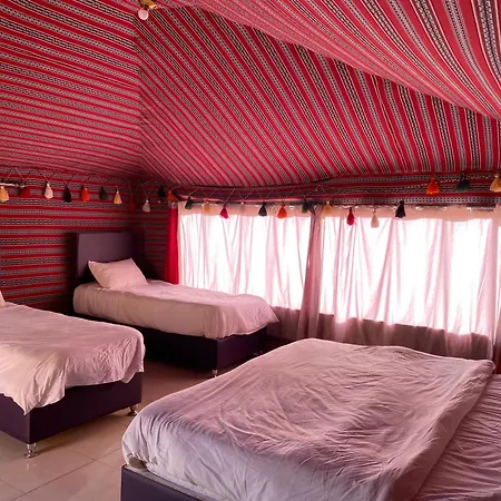 Wadi Rum Crescent Camp & Tours 瓦迪拉姆 外观 照片