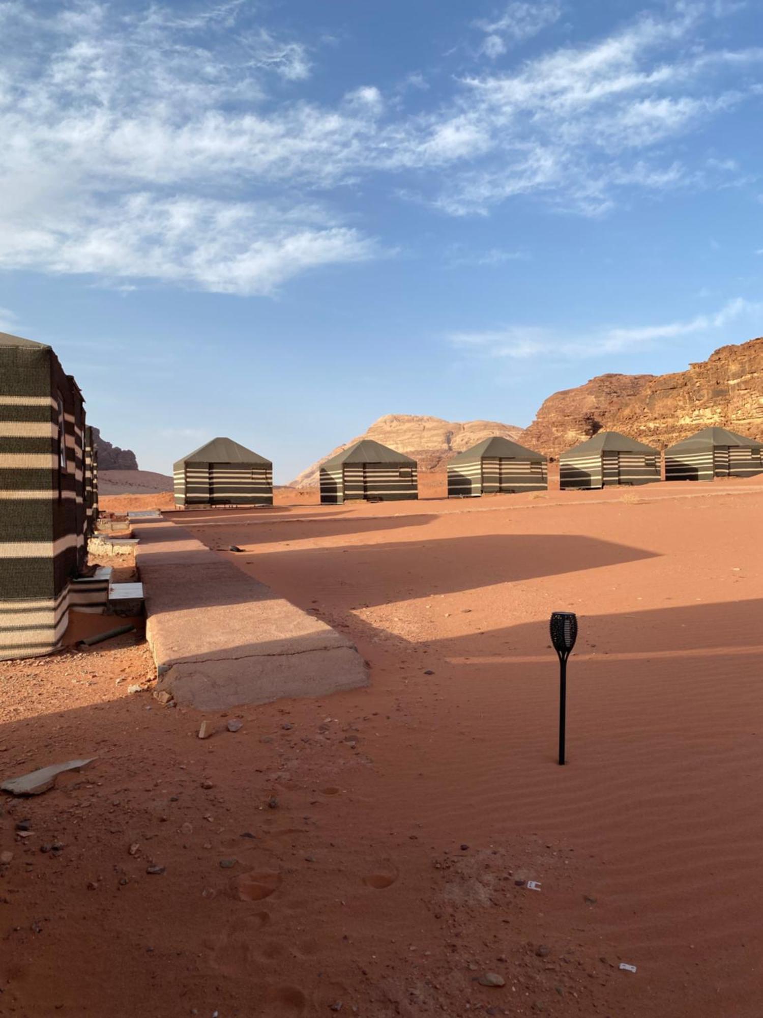 Wadi Rum Crescent Camp & Tours 營地